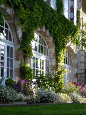  Logis Hôtel La Tonnellerie  Божанси